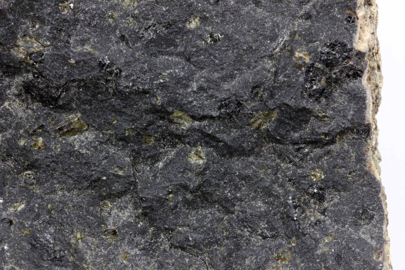 Ankaramite Basalte porphyrique à olivine et pyroxène Massif central  Mézères 