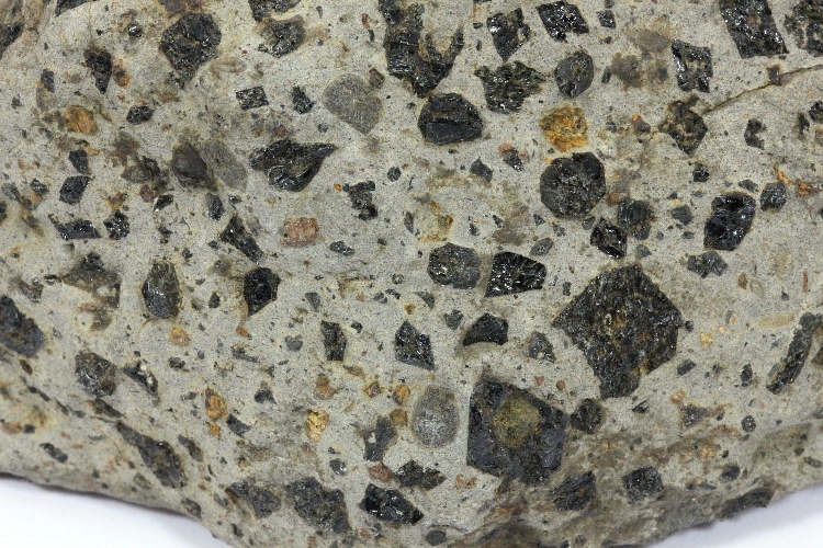 Ankaramite Basalte à olivine et pyroxène Massif central  Thiézac 