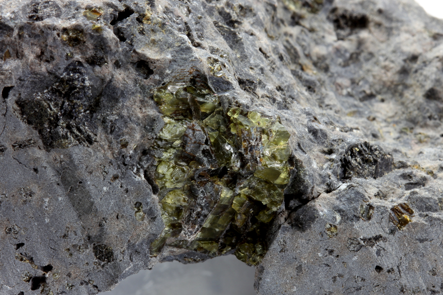 Basalte à olivine et pyroxène Basalte à olivine et pyroxène Archipel de la Société Tahiti Nui  