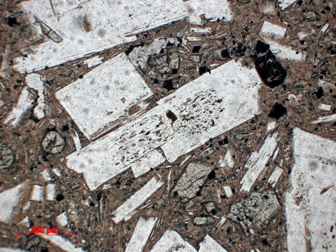  Microscope Andésite basaltique Andésite basaltique Iles éoliennes Stromboli  La Petrazza
