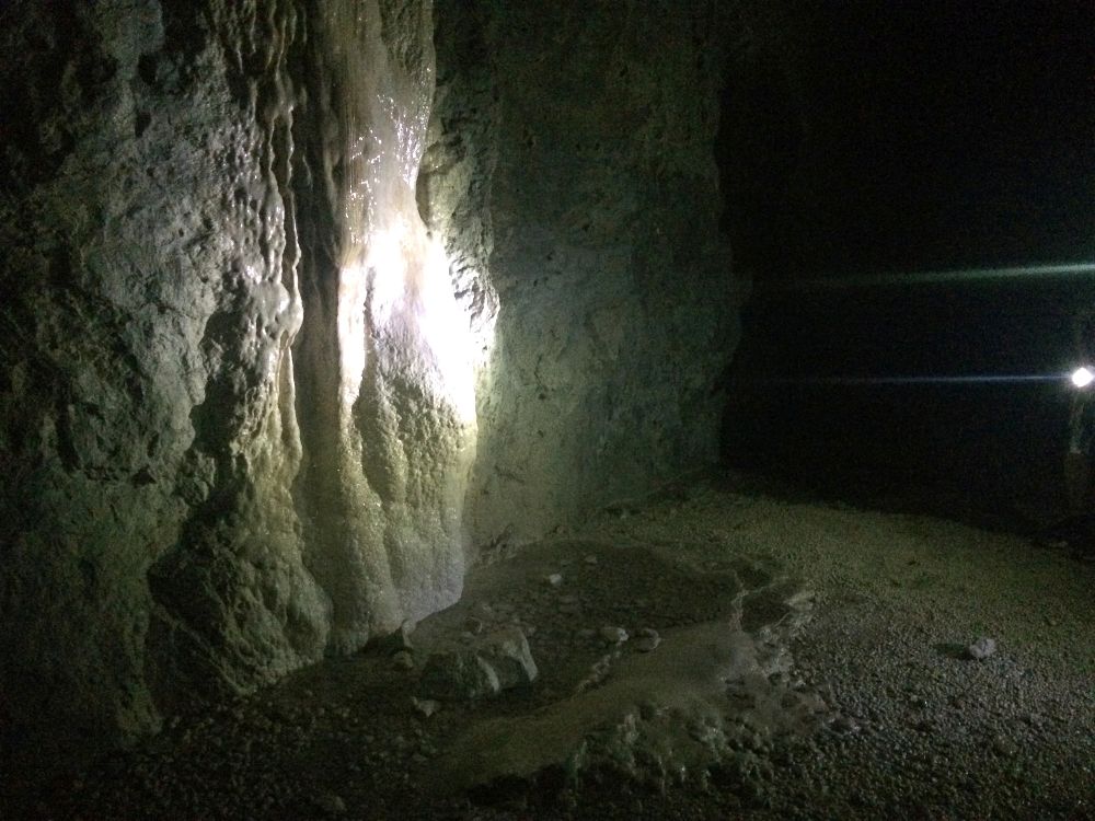 Pisolithes Perles des cavernes Jura  Chaley Tunnels de la Charabotte