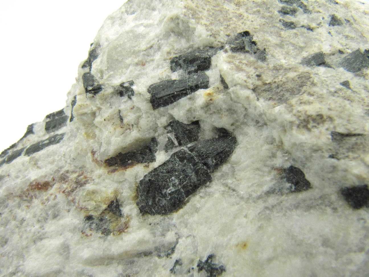 Pegmatite à tourmaline Pegmatite à tourmaline  Montagne de Tabe Vernaux Carrière de talc