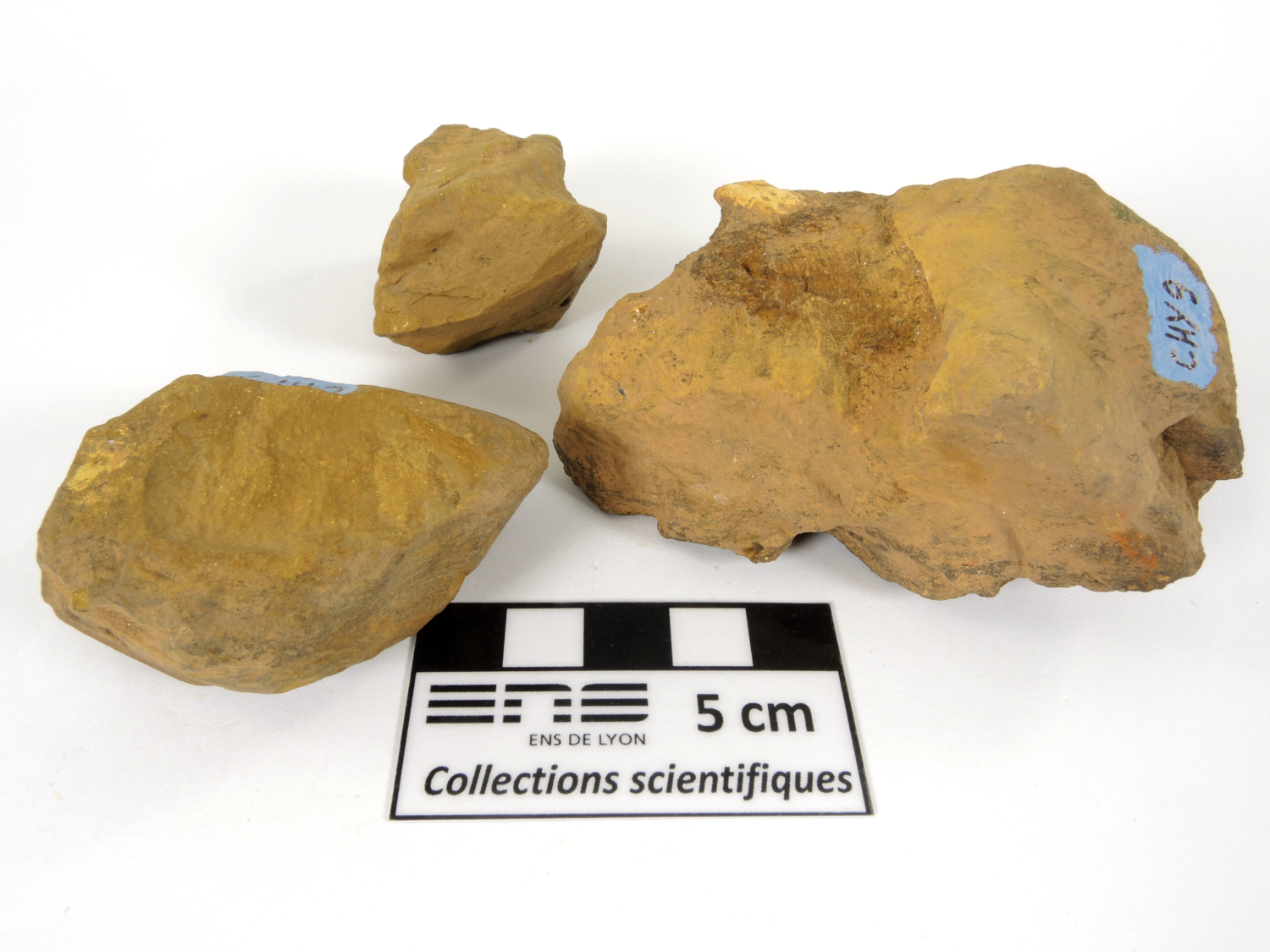 Terre d’ombre Dépôts fins riches en oxydes de fer et de manganèse Massif du Troodos  Marki 