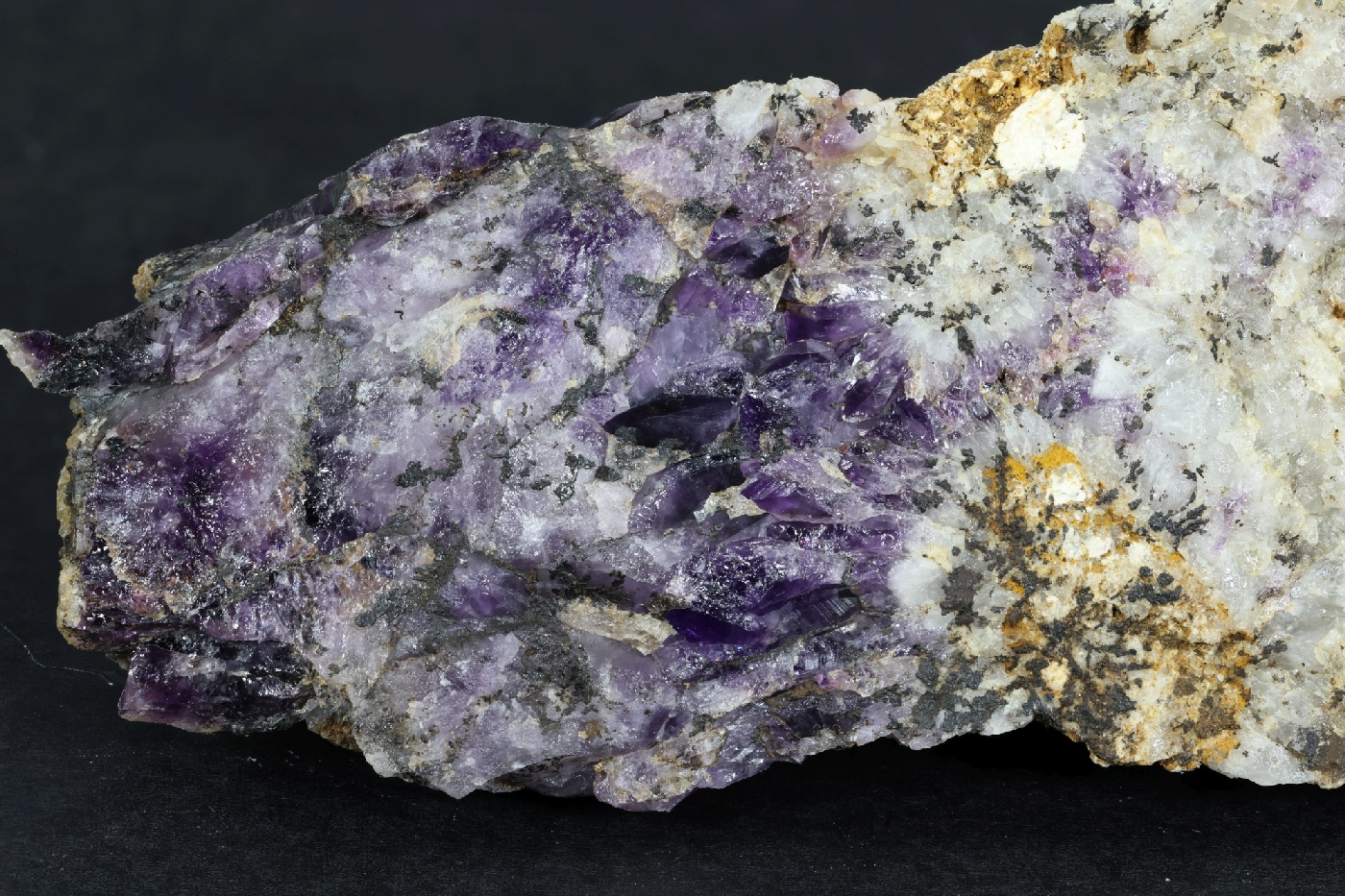 Améthyste Cristaux de quartz violet Massif central  Le Vernet-Chaméane 