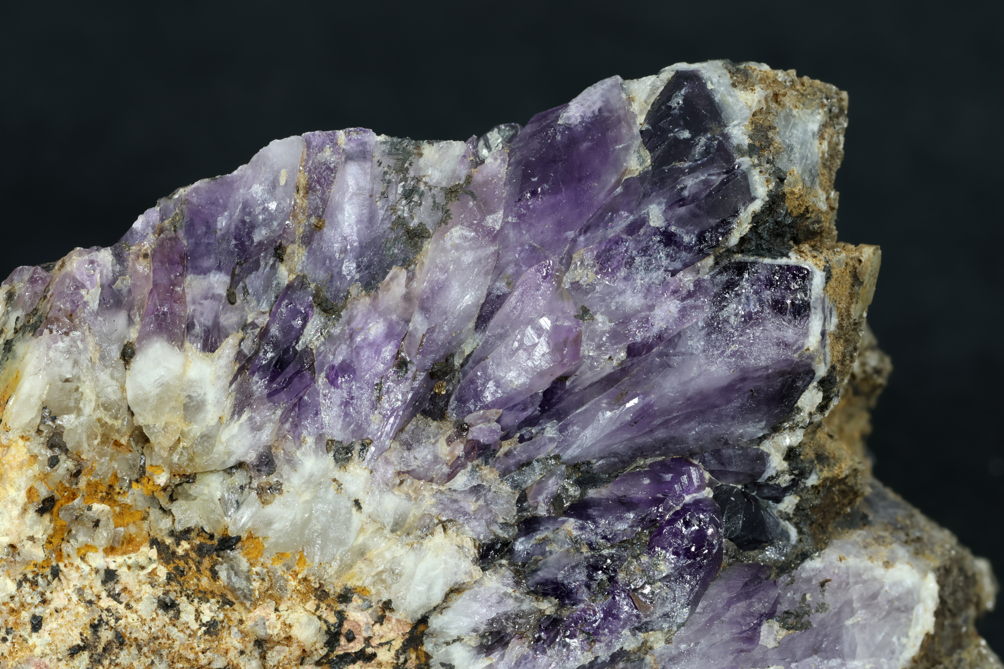 Améthyste Cristaux de quartz violet Massif central  Le Vernet-Chaméane 