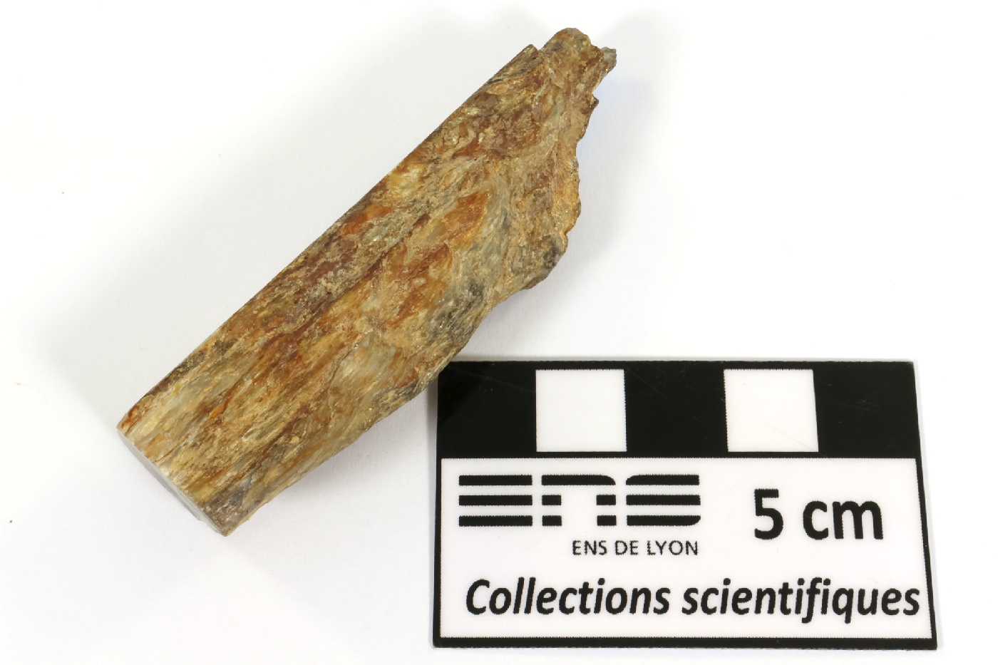 Sillimanite Sillimanite    