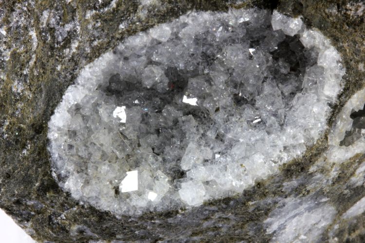 Zéolite Cristaux de zéolite dans un basalte Islande   