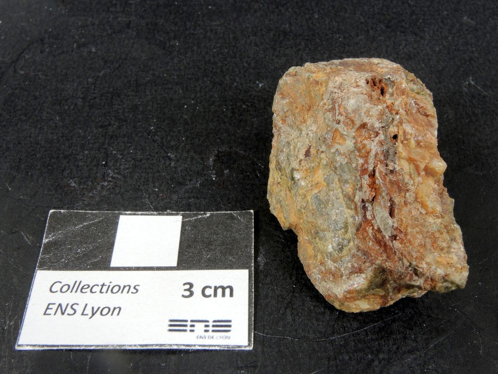 Scheelite Scheelite Massif central  Meymac 