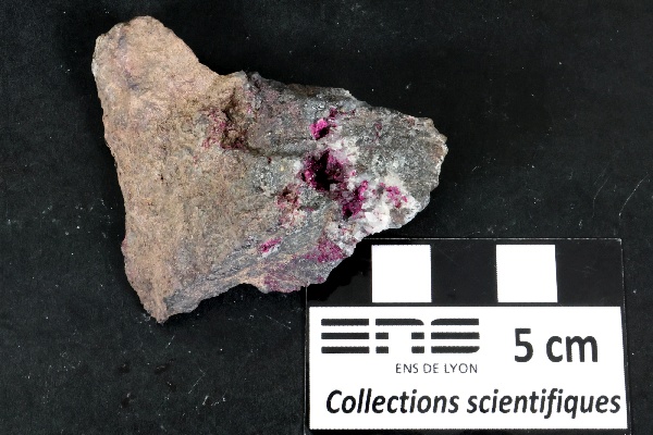 Sphérocobaltite et quartz Sphérocobaltite et quartz Anti-Atlas Ouarzazate Province Bou Azzer Agoudal East
