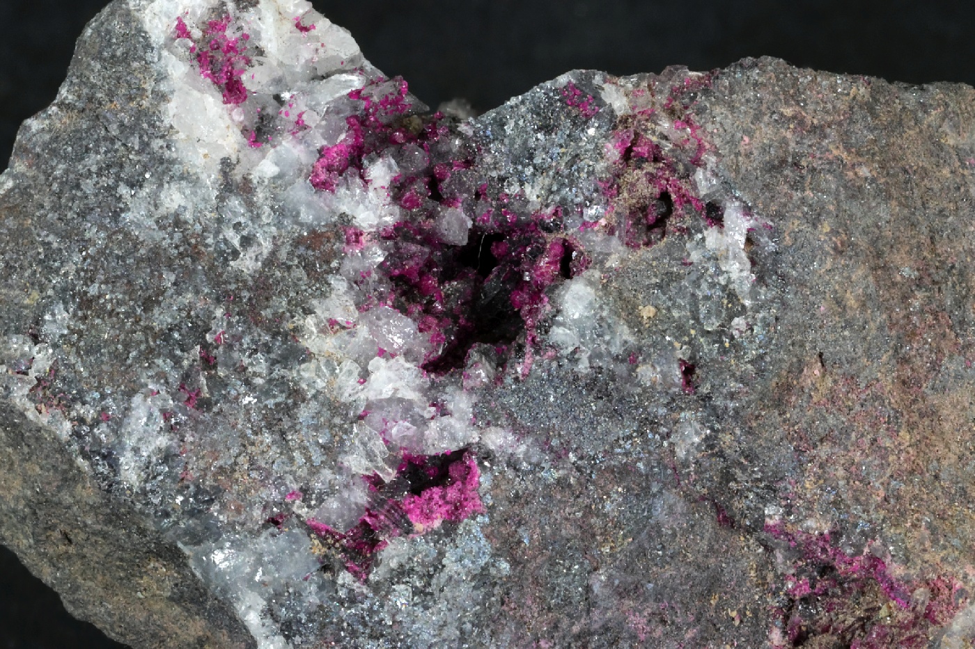 Sphérocobaltite et quartz Sphérocobaltite et quartz Anti-Atlas Ouarzazate Province Bou Azzer Agoudal East