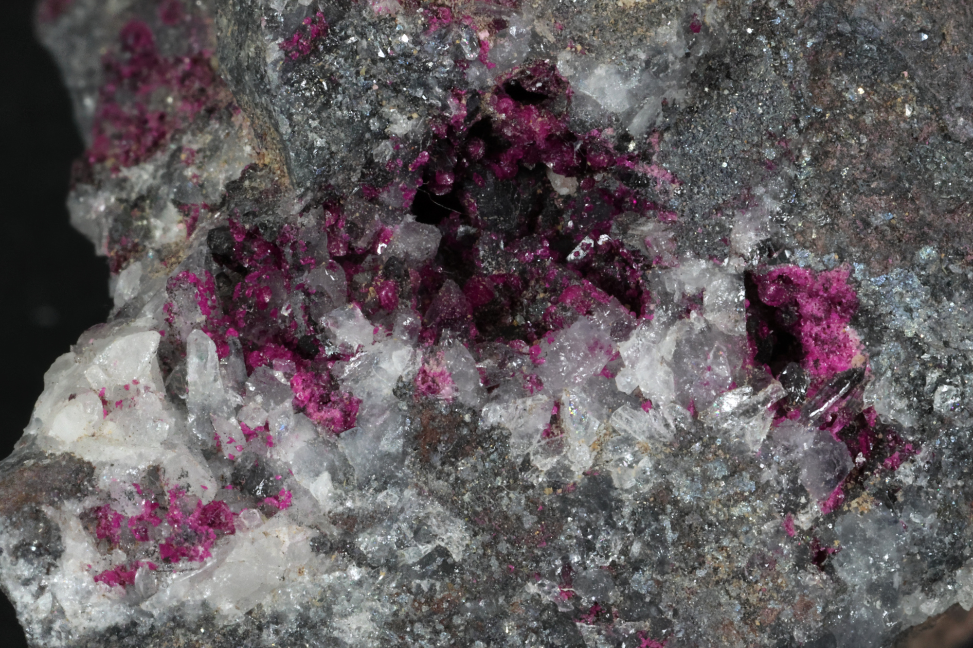 Sphérocobaltite et quartz Sphérocobaltite et quartz Anti-Atlas Ouarzazate Province Bou Azzer Agoudal East