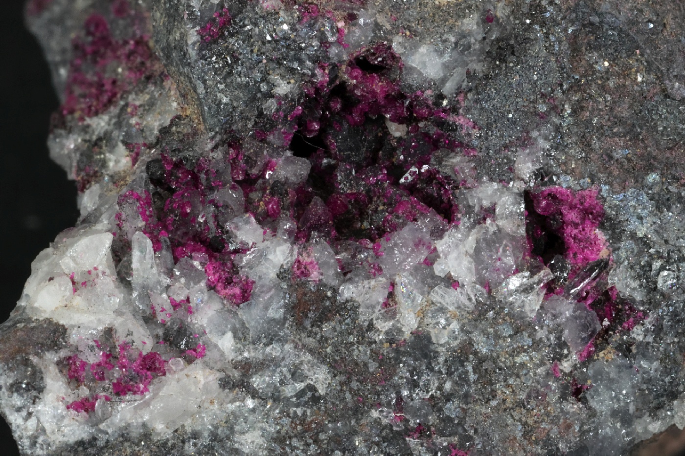 Sphérocobaltite et quartz Sphérocobaltite et quartz Anti-Atlas Ouarzazate Province Bou Azzer Agoudal East