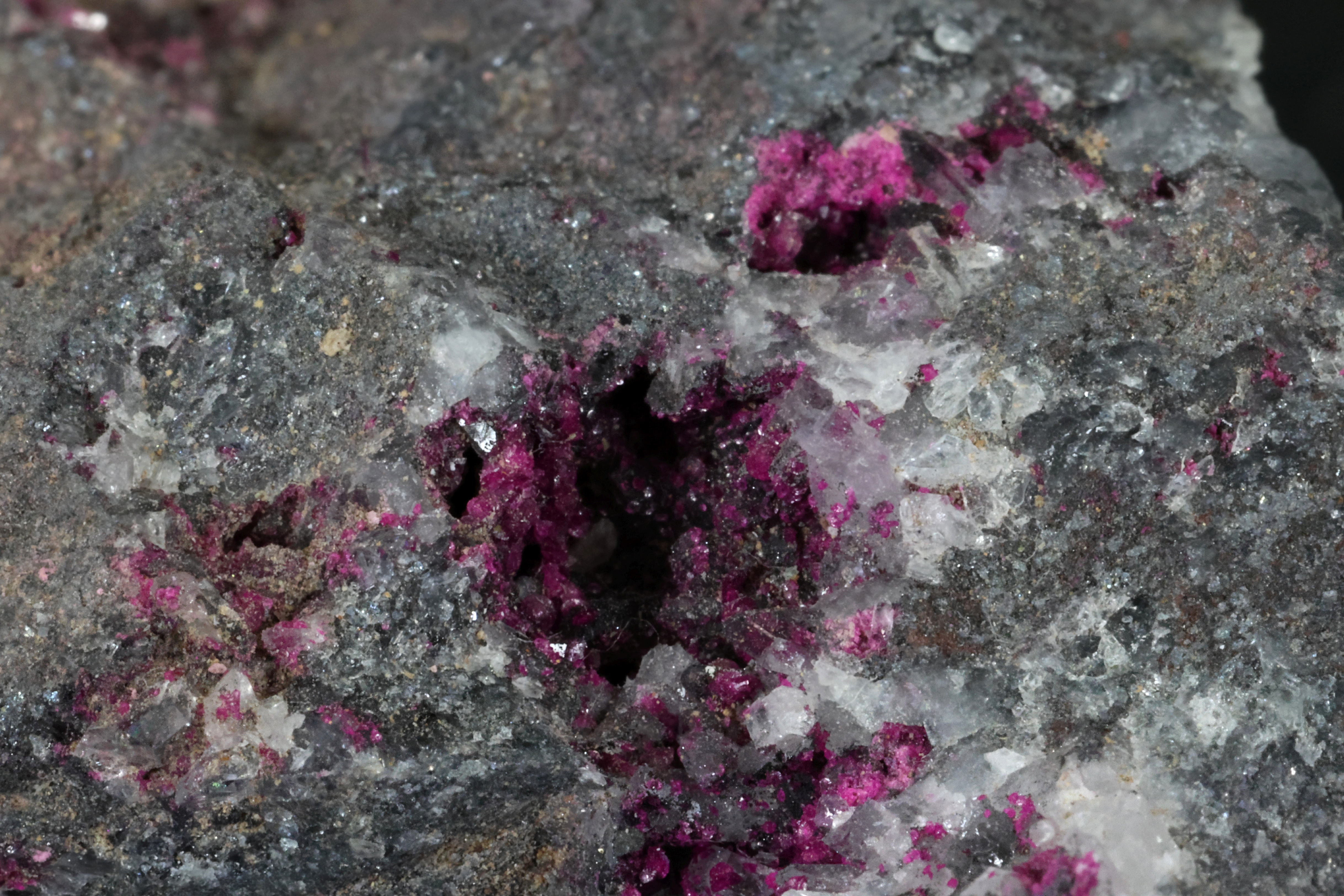 Sphérocobaltite et quartz Sphérocobaltite et quartz Anti-Atlas Ouarzazate Province Bou Azzer Agoudal East
