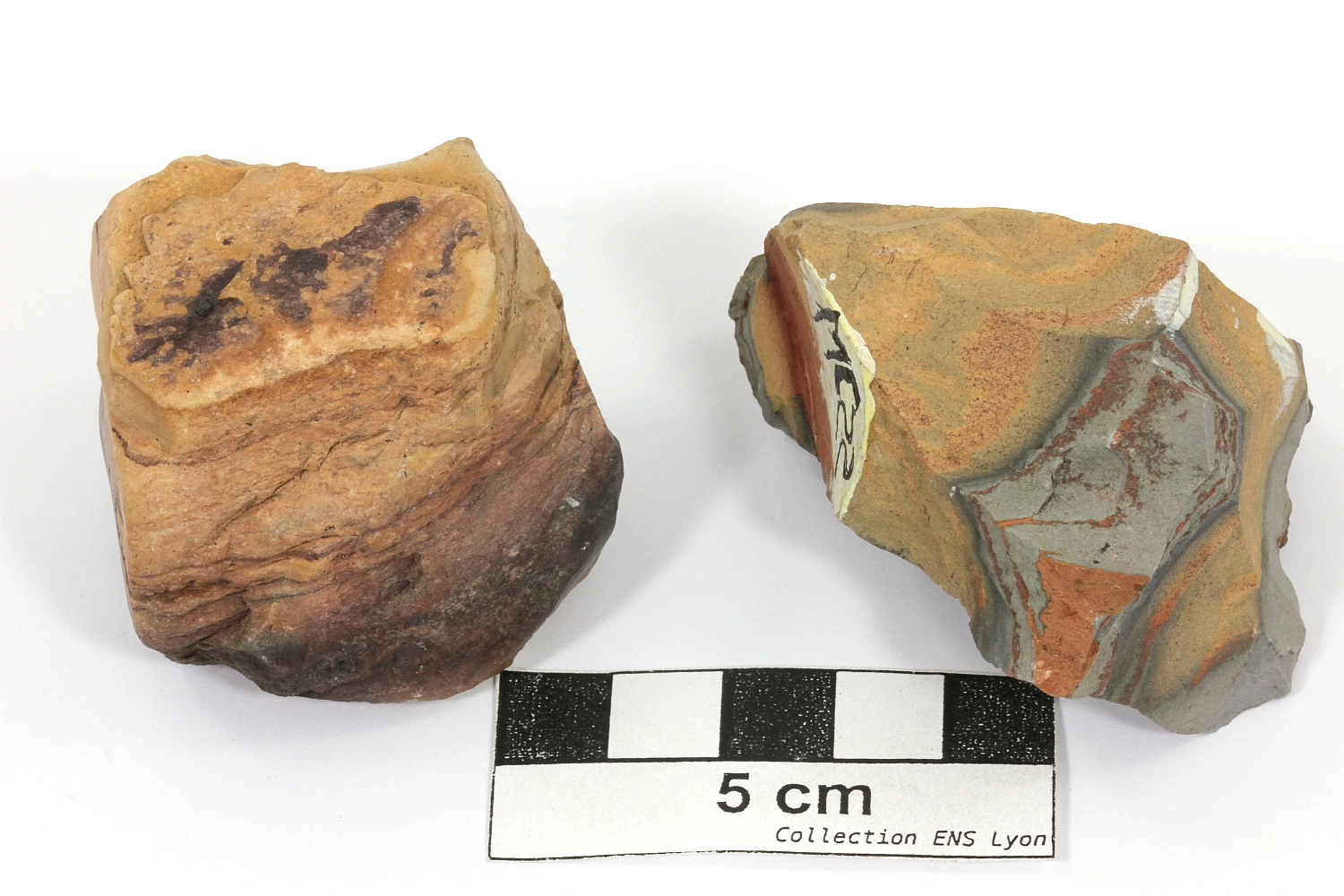 Porcellanite Pélite thermo-métamorphisée par un incendie de mine Massif central Bassin houiller de Decazeville Decazeville 