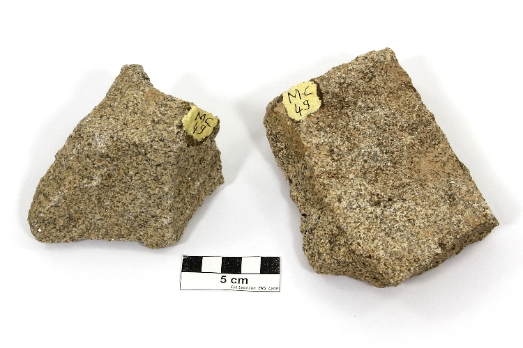 Granite fin à deux micas Leucogranite de Chateauponsac Massif central   Le Chézeau