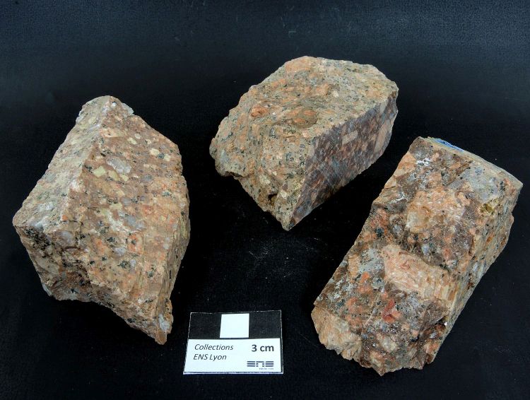 Rhyolite porphyrique Rhyolite porphyrique Massif central  Saint Victor sur Rhins 