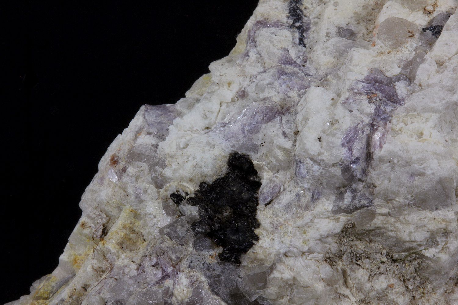 Pegmatite à lépidolite et cassitérite Pegmatite à lépidolite et cassitérite Massif central Monts d’Ambazac Ambazac La Chaise