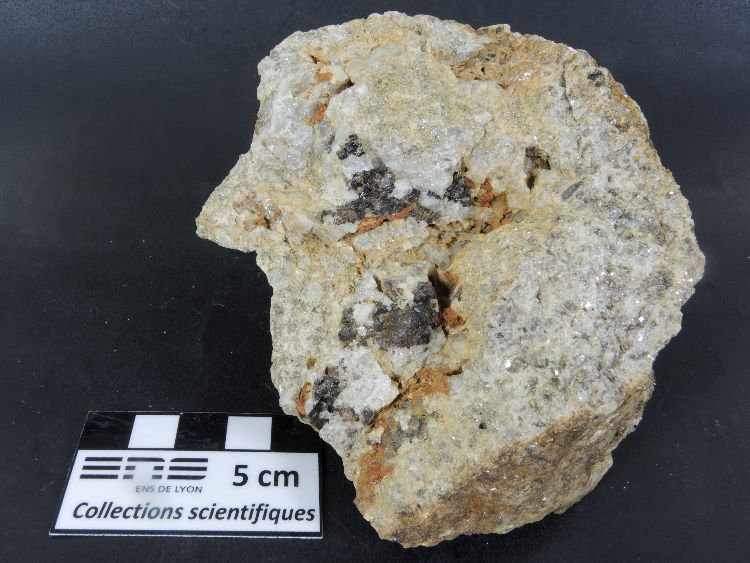 Cassitérite Concentration de cassitérite dans un leucogranite de Saint-Sylvestre Massif central  Vaulry La Garde
