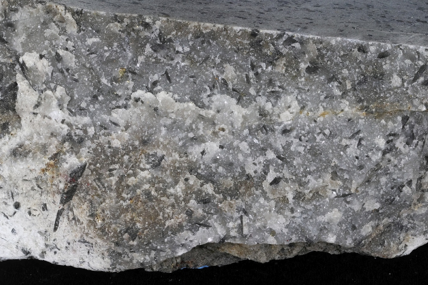 Marbre à orthose noire et scapolite Marbre à orthose noire et scapolite    