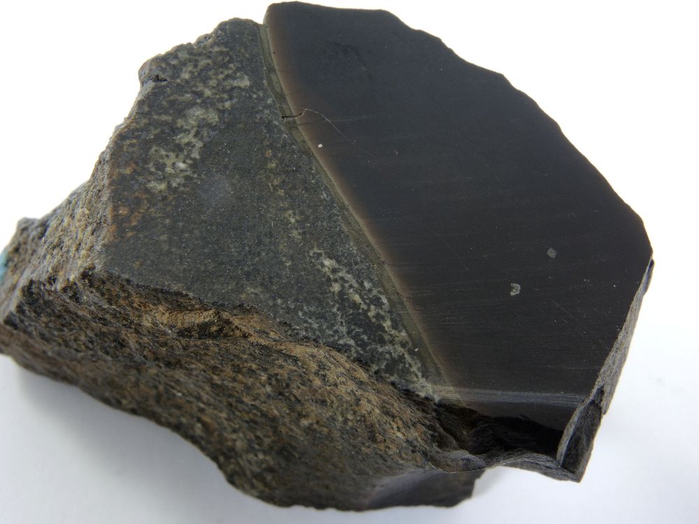 Bordure figée d’un basalte au contact d’un gabbro Bordure figée d’un basalte au contact d’un gabbro Province magmatique des Hébrides Ardnamurchan  