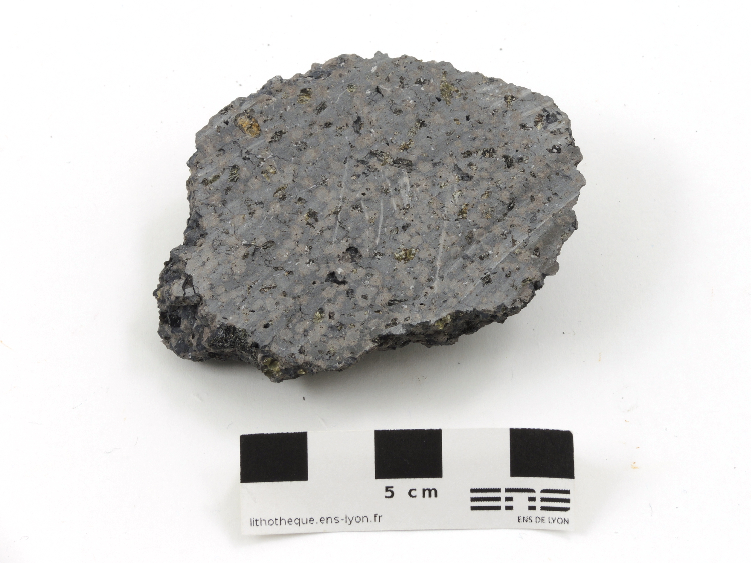 Basalte à olivine et pyroxène Basalte à olivine et pyroxène Archipel de la Société Tahiti Nui
