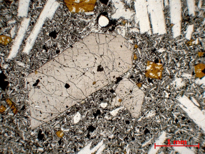  Microscope Basalte Basalte demi-deuil    