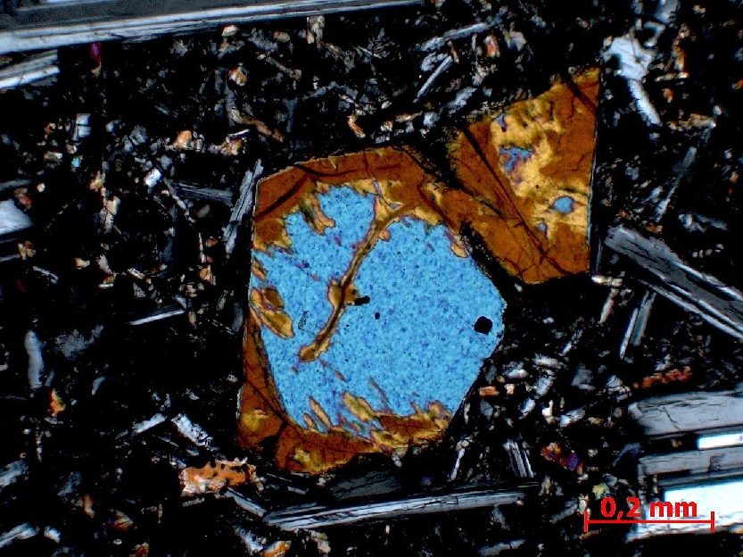  Microscope Basalte Basalte demi-deuil    