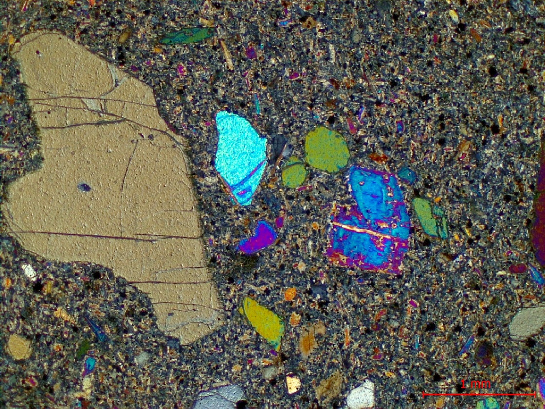  Microscope Basanite à olivine et néphéline Basanite à olivine et néphéline Massif de Bohême  Adorf 