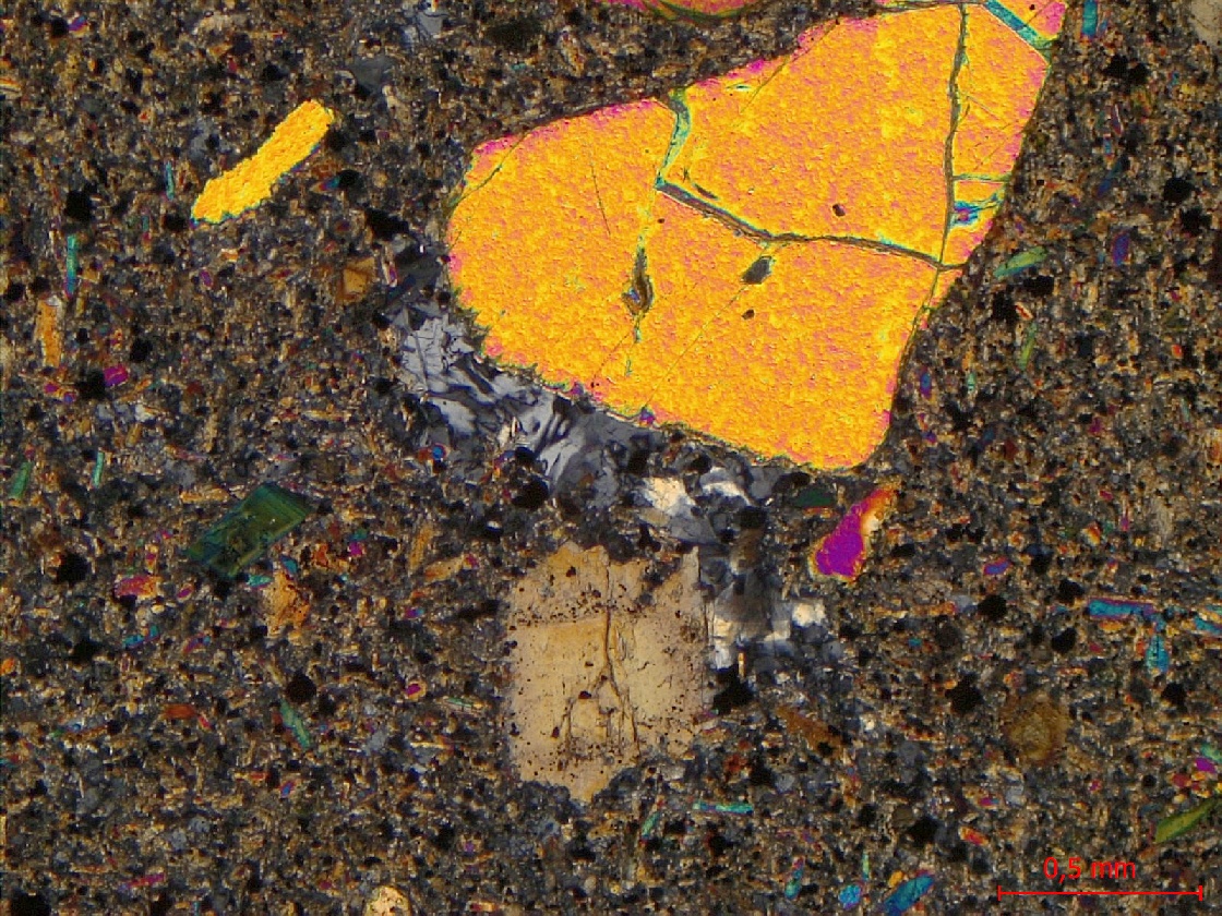  Microscope Basanite à olivine et néphéline Basanite à olivine et néphéline Massif de Bohême  Adorf 