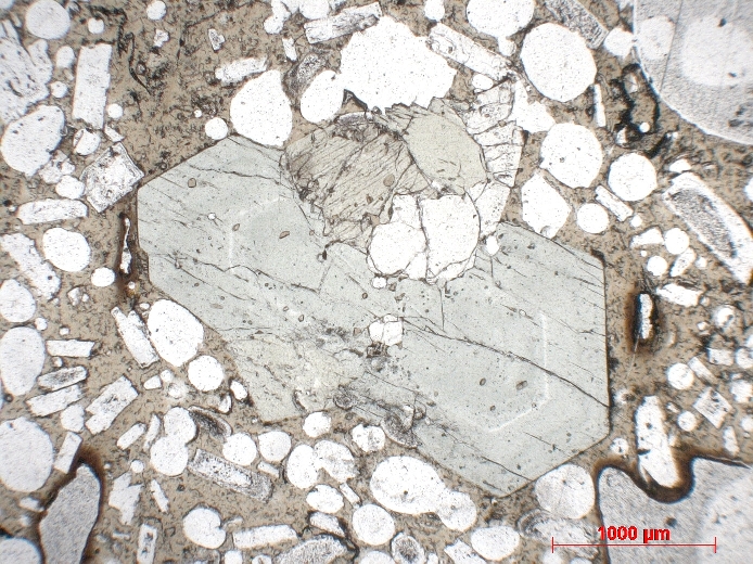  Microscope Basalte Scorie basaltique du Stromboli Iles éoliennes Stromboli  