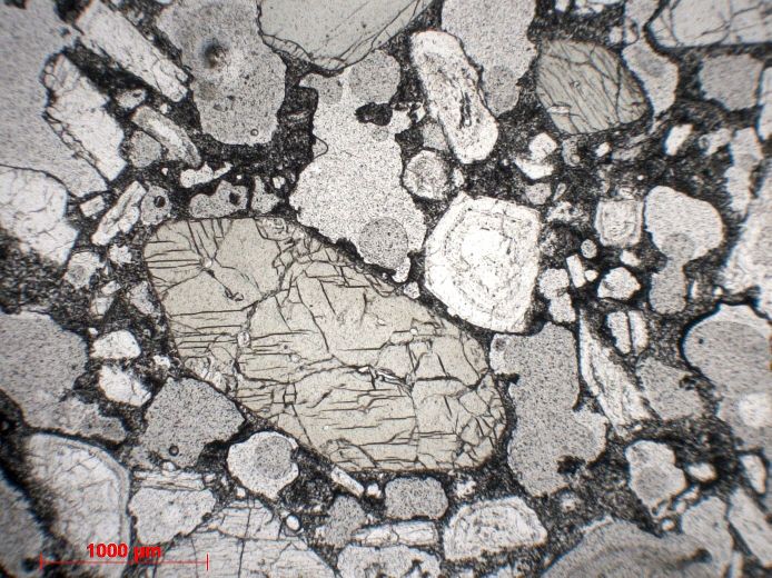  Microscope Basalte Scorie basaltique du Stromboli Iles éoliennes Stromboli  