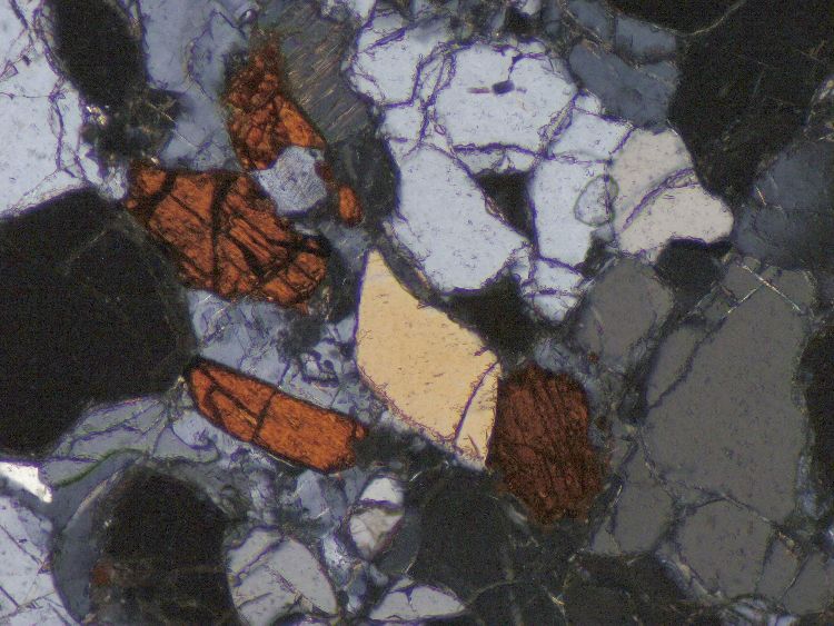  Microscope Enclave de granulite dans un basalte Méta-pélite granulitique de Bournac Massif central Velay Saint-Front Bournac