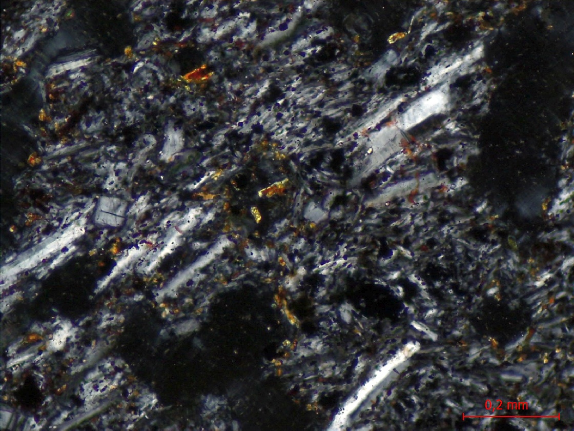  Microscope Trachyandésite Trachyandésite dite “Pierre de Volvic“ Massif central Chaîne des Puys Volvic Coulée de la Nugère