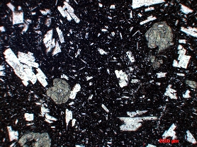 Andésite Andésite sombre porphyrique à plagioclase et clinopyroxène Axe volcanique trans-mexicain Pico de Orizaba  