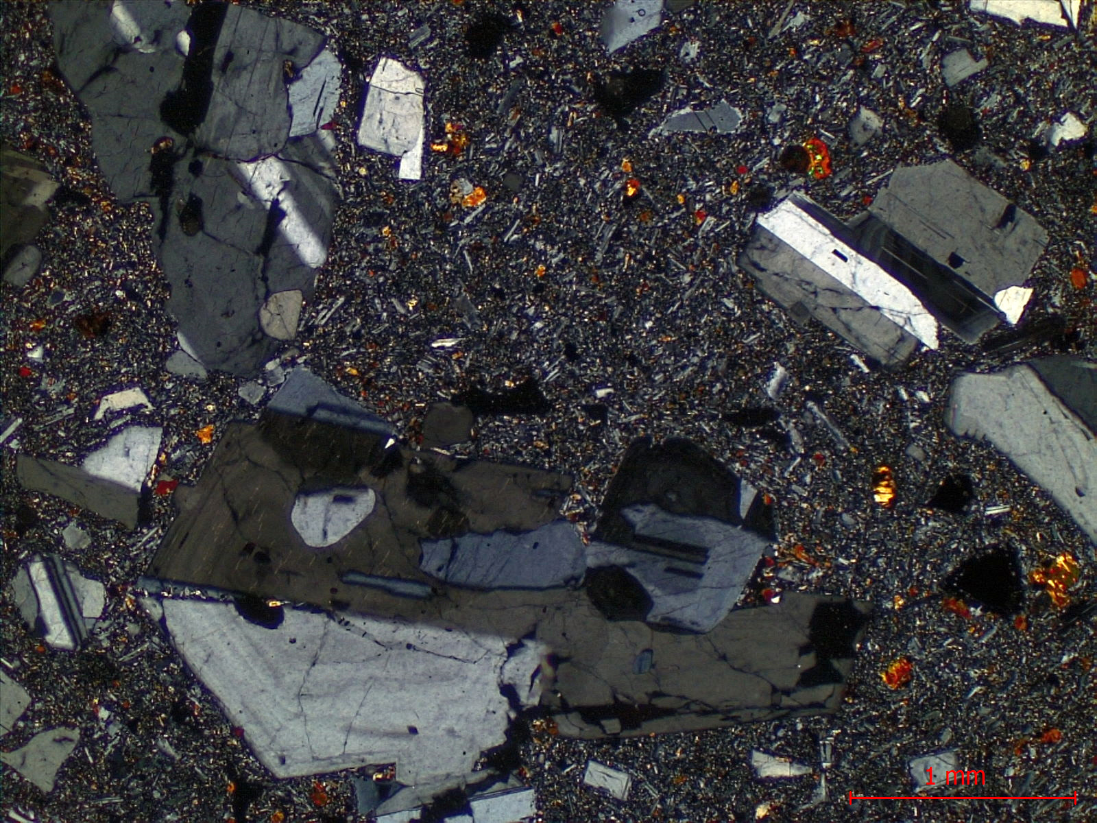 Hawaiite Trachybasalte à plagioclase dit “Roche pintade“ Point chaud de La Réunion Piton des Neiges  